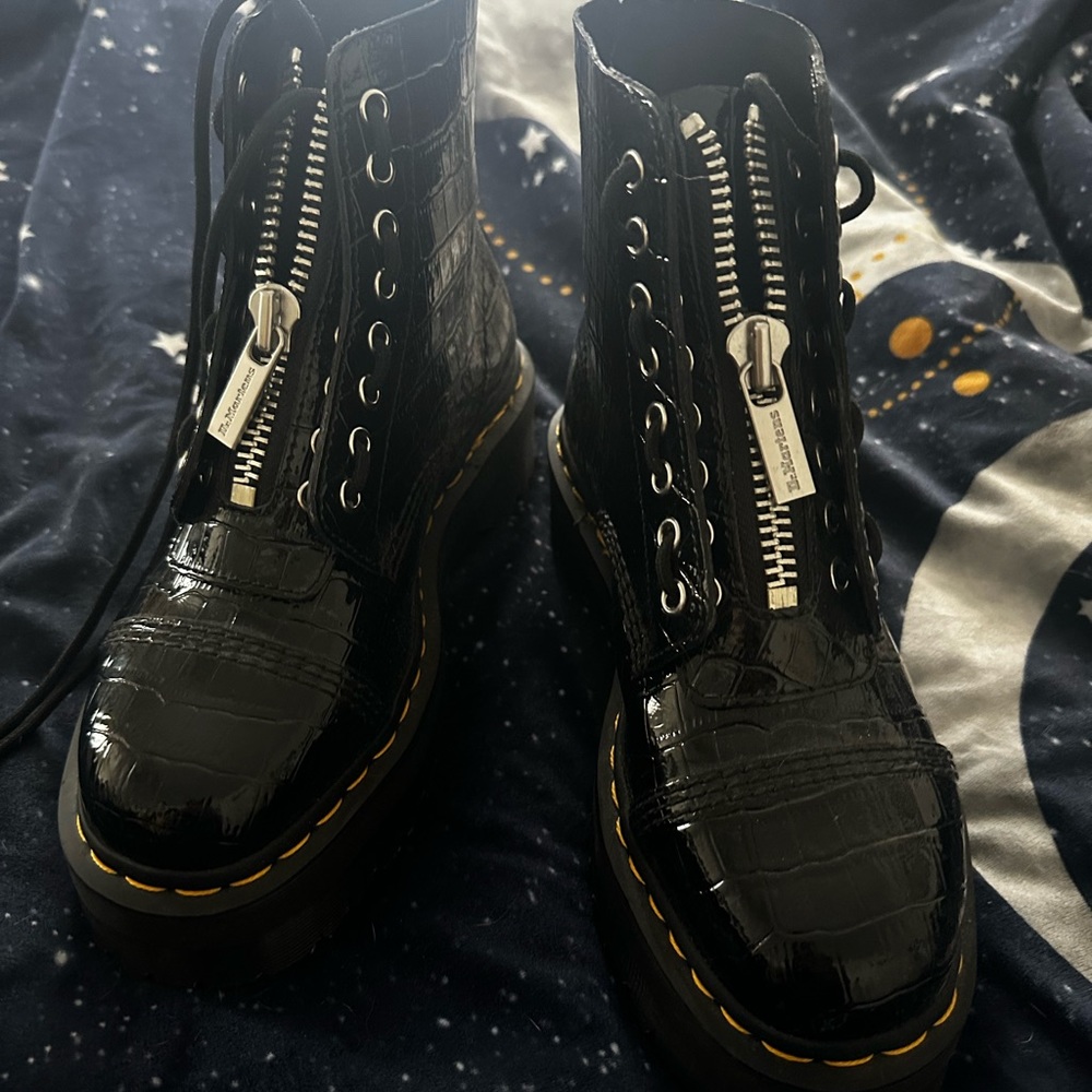 *SOLD* Dr Martens croc print Sinclair platform boot UK 6 US 8